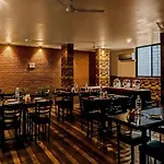 Hotel Log Inn Plaza Near Eon It Park Rooms Banquet Restaurant & Bar
