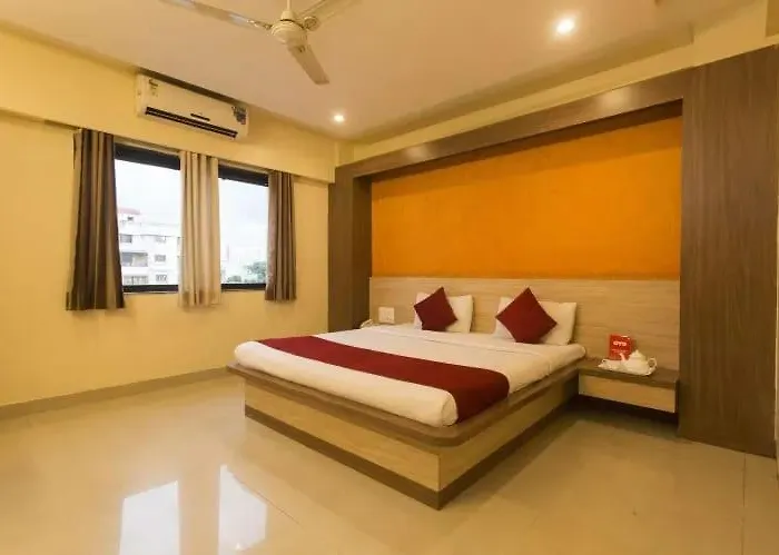 Hotel Log Inn Plaza Near Eon It Park Rooms Banquet Restaurant & Bar