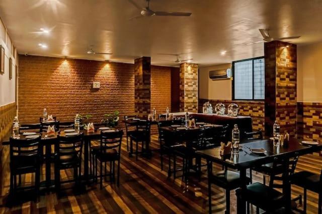 Hotel Log Plaza Near Eon It Park Banquet Restaurant & Bar 2*