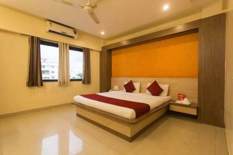 Hotel Log Plaza Near Eon It Park Banquet Restaurant & Bar 2*